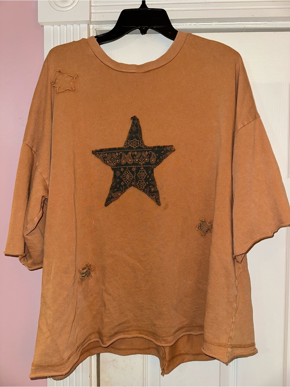 easel Rust Brown Star Graphic Distressed Short Sleeve Top